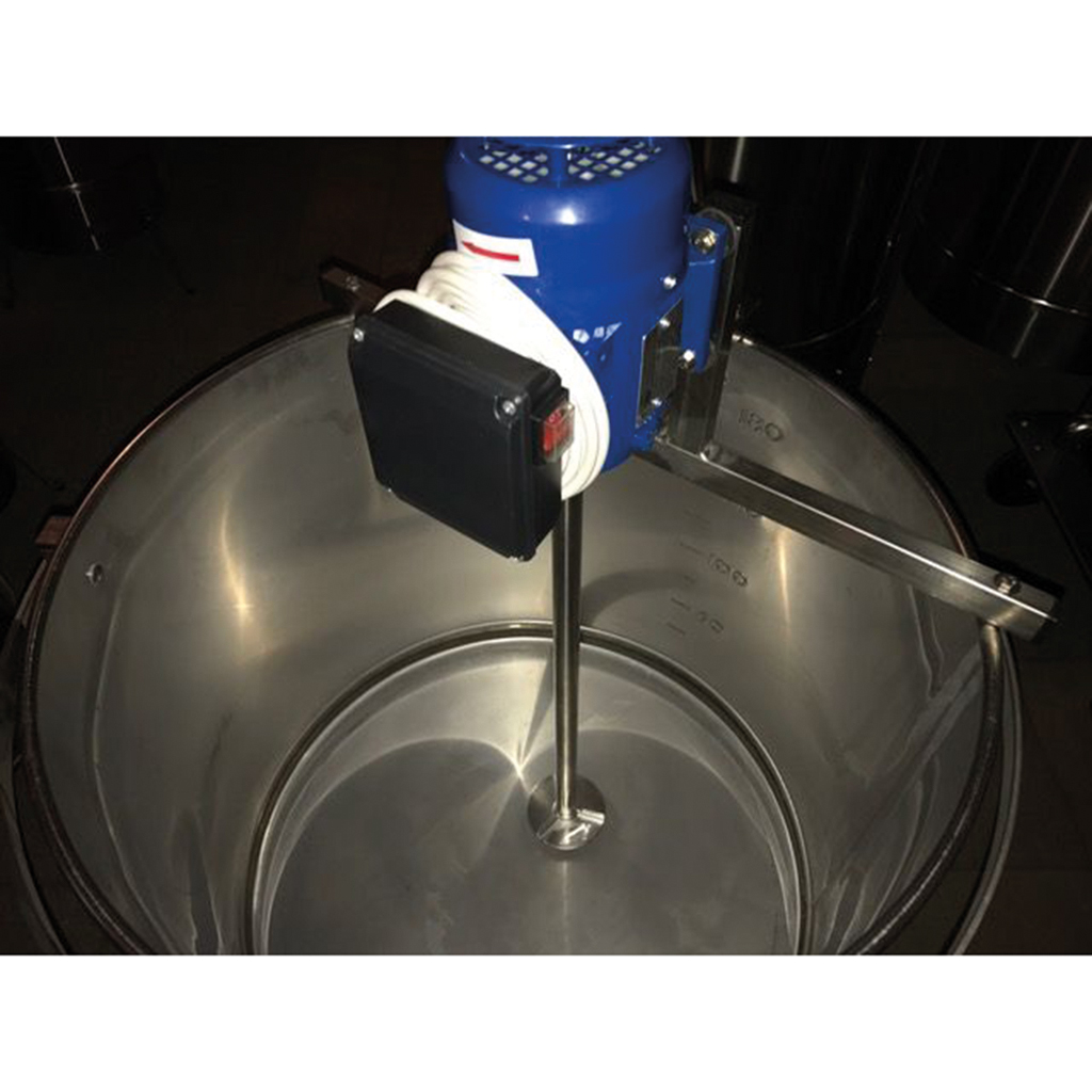 wheeled wet feed mixing cart tank and agitator detail